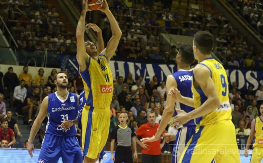 Euforična utakmica u Skenderiji: Košarkaški Zmajevi poraženi od Češke